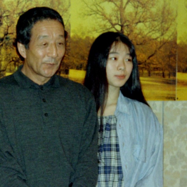 田中邦衛さん（左）と裕木奈江＝1993年