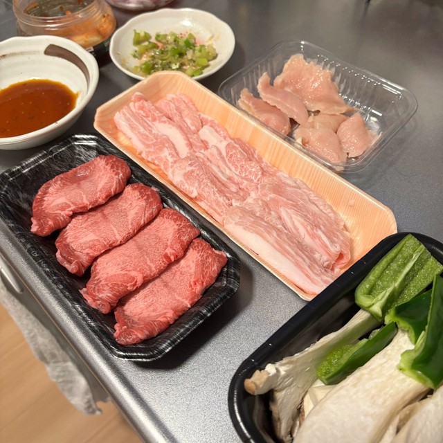 夫がいない夜、ひとりで「キッチン焼肉」を開催＝NAPPAさんのX（@__mogn）より