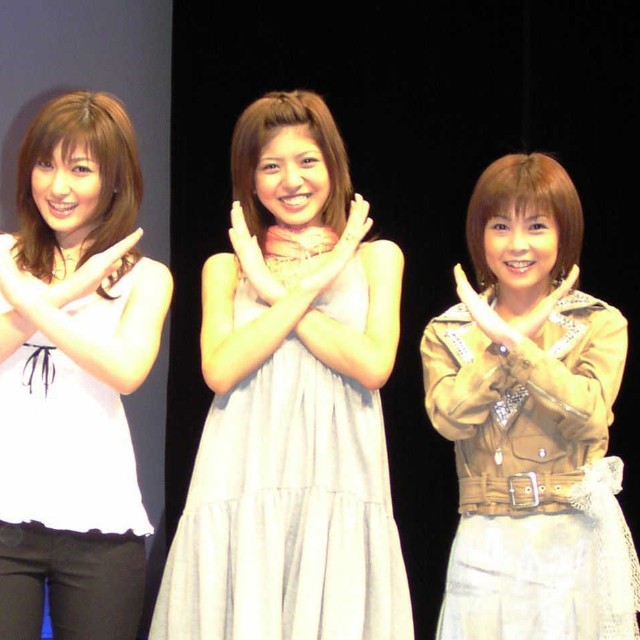 （左から）磯山さやか　熊田曜子　宮地真緒　はしのえみ＝2004年