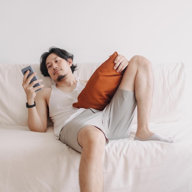 今年のGW？いや、たいして別に…　※画像はイメージです（photoAC）