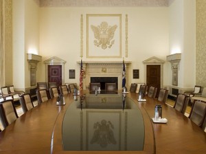 政権との距離問われる中央銀行　なぜ独立が必要なのか