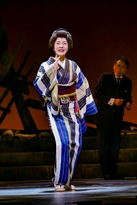 新歌舞伎座「坂本冬美特別公演」（撮影：河上良）