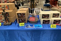 マニア垂ぜんのお宝グッズが並んだ「ワンダーフェスティバル２０２２夏」＝幕張メッセ