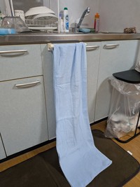 床についてしまうほどの長さ…なぜローソンは販売したのか？（neyaさん提供）