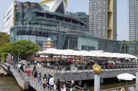 水辺が玄関口の一つとなっているバンコクの大型商業施設