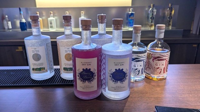 ブルーベリージンの他、さまざまな種類のお酒が ※筆者撮影