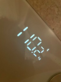ダイエット開始前、110kgあった当時の体重計／のんさん（@non_110kg）提供