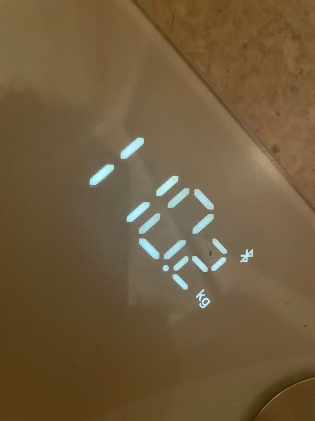 ダイエット開始前、110kgあった当時の体重計／のんさん（@non_110kg）提供