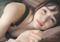 「桜井日奈子2022カレンダーブック」（東京ニュース通信社刊）より