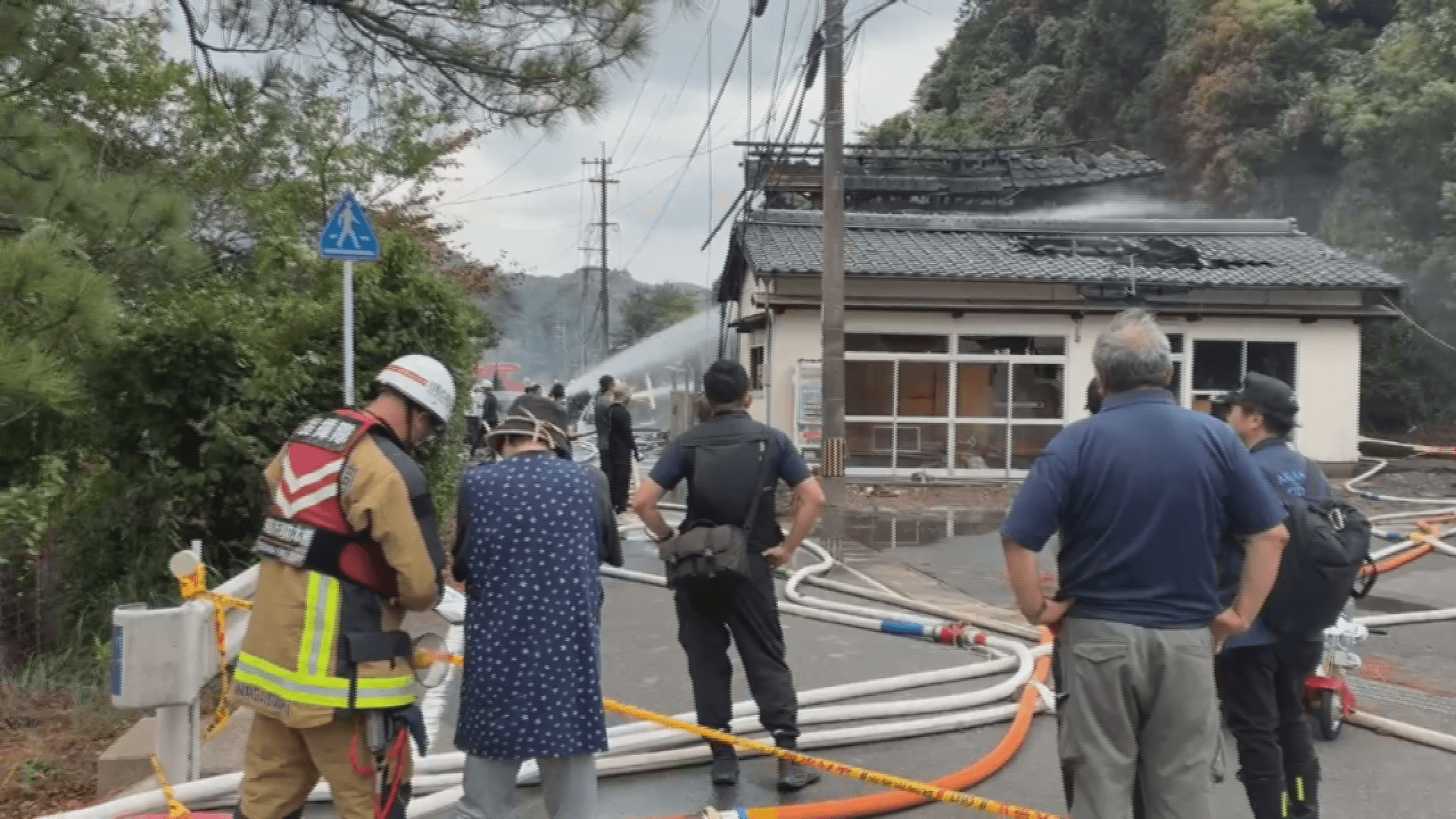 対馬市で住宅など8棟焼ける火災 80代男性と連絡取れず(1) | 長崎