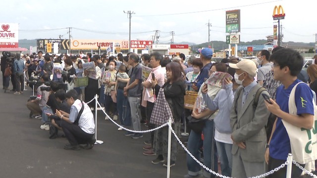 「ゆめモール山陽」開店を前に行列