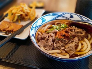 かけうどんを頼み、古い財布を使う父。反面教師だなんて考えてごめん