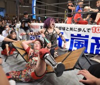 凄惨な現場（DASH・チサコVS松本浩代より）＝後楽園ホール