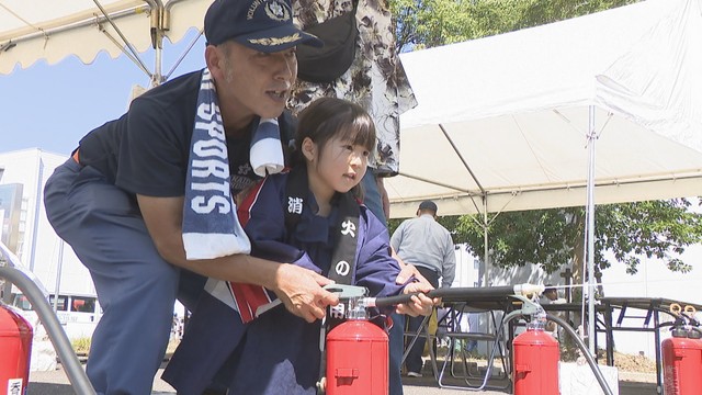 県民防災週間に合わせ「防災フェスタ」開催　子どもたちが消火やロープ渡り体験　香川