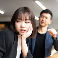 年上社員の接し方がイヤ！　※画像はイメージです（Trickster*/stock.adobe.com）