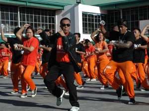 セブ島の「踊る囚人」　ダンス導入、生まれた変化