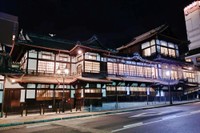 国の重要文化財に指定されている道後温泉本館