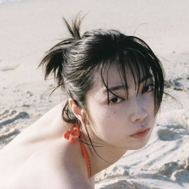 蔦谷里華1st写真集「泥中の華」（玄光社）より＝撮影：松岡一哲
