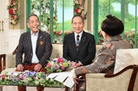 18日放送の「徹子の部屋」に出演する「ザ・ぼんち」のぼんちおさむ（左端）と里見まさと。右端は司会の黒柳徹子＝テレビ朝日提供