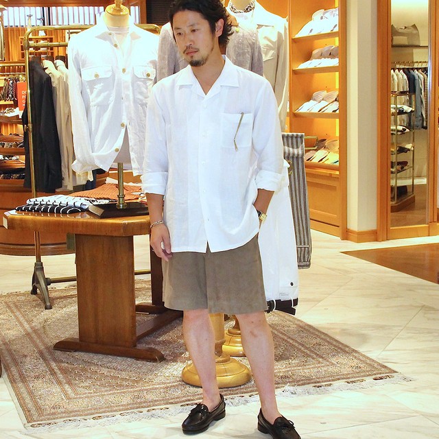 気温が30℃超えの日は短パン コーデに頼りがち。<br>ルーズに見えず品良く見せるなら絶対このシャツ！<br>ファッショントレンドスナップ 225