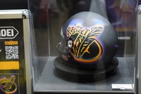 B'z・稲葉浩志とコラボしたSHOEIの特別ヘルメット