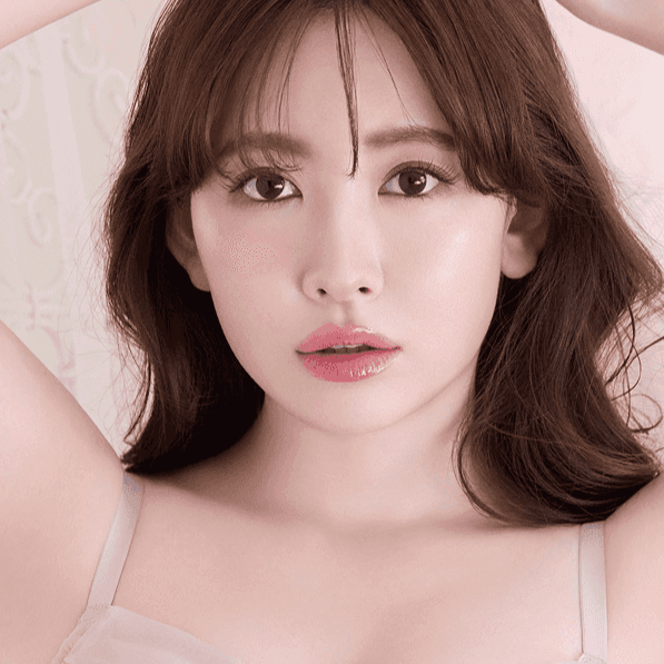 ランジェリーブランド「ROSIER by Her lip to」の新作ランジェリーの着用モデルをつとめた小嶋陽菜