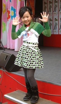 デビューイベントを行ったさくらまや=2008年12月6日