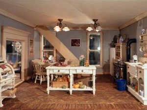 欲しかったドールハウスが届いた朝と、予想を超えた母のサプライズ