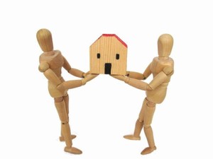 共有持分を揉めずに売るには？トラブルになりやすい事例と対処法を紹介