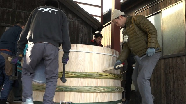 発酵食品の伝統的な製造に欠かせない「木おけ」づくりを小豆島で学ぶ　香川