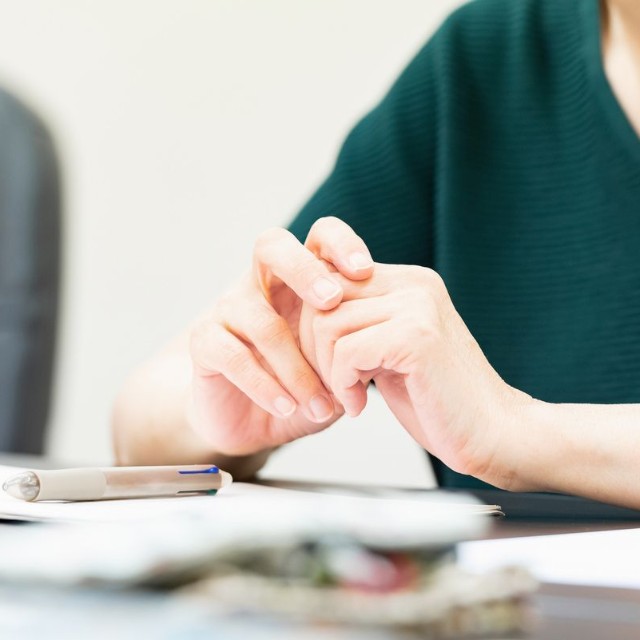 親と連絡が取れない時に備えて確認したい相談先※画像はイメージです（garage38/stock.adobe.com）