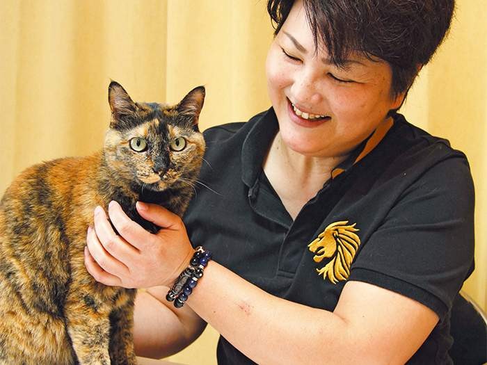 亀島さんと、チーフアシスタントのレモンちゃん