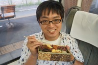 駅弁研究家の望月崇史氏。四半世紀に及ぶ活動の集大成として新刊著書「鉄弁」を世に出した