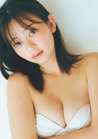 「週プレ」に登場した涼井菜生©前康輔／集英社