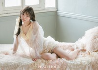 浅原凜さんが登場した「PEACH JOHN」夏の新作ランジェリーのビジュアル