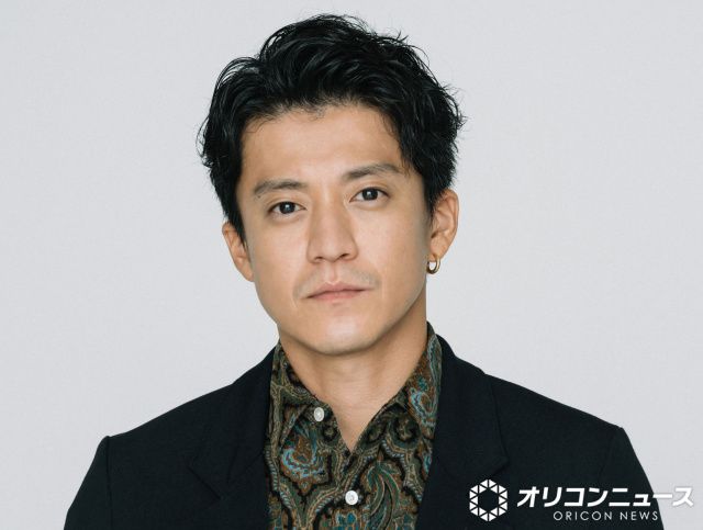 小栗旬、大物芸人とハワイでBBQ