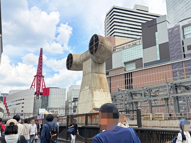 役目を終えたあとも大阪・梅田を見つめる換気塔
