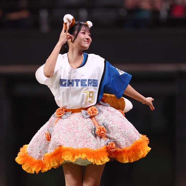 きつねダンスを踊る・庄司なぎさ＝エスコンフィールド北海道