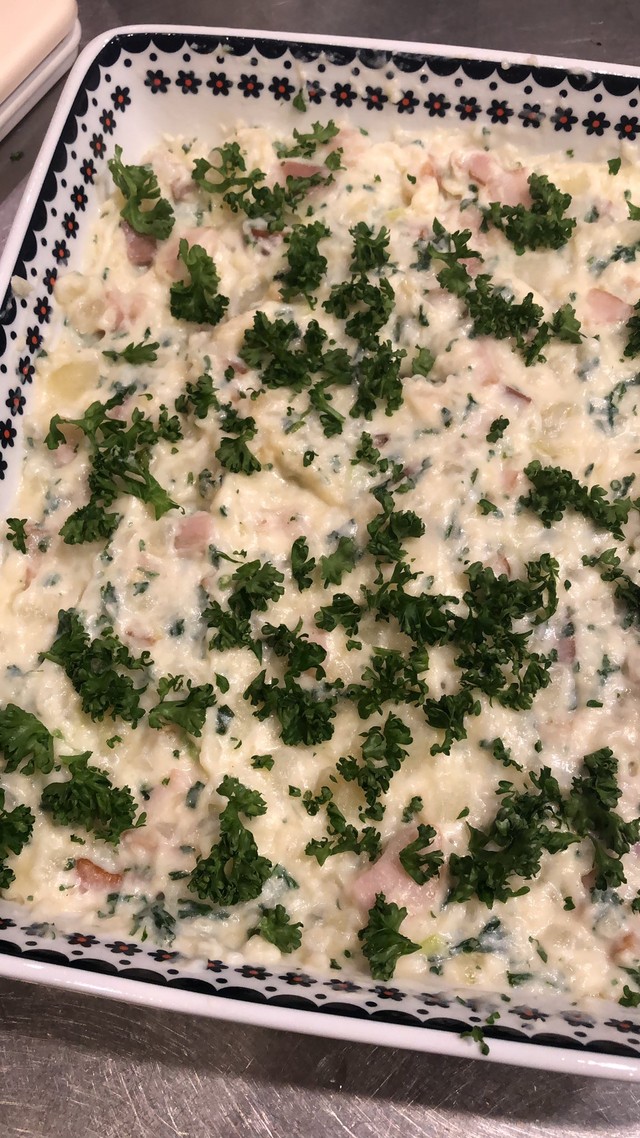 皿に盛り付けパセリ散布ですわ（提供：お菓子作り お嬢様さん）