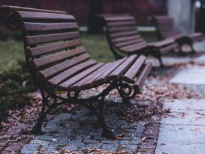 いつも笑っていた隣の席の同僚が退職。ずっと悩んでいたなんて