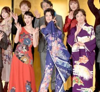 「メイジ・ザ・キャッツアイ」で三姉妹を演じる（前列左から）剛力彩芽、藤原紀香、高島礼子＝2023年