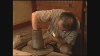 制作する伊勢﨑淳さん（備前市出身）