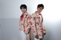 SHOW-WAの塩田将己（左）と山本佳志＝撮影・坂部計介