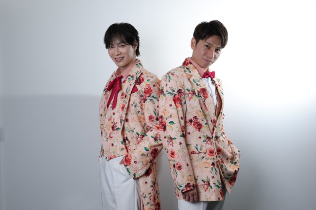 SHOW-WAの塩田将己（左）と山本佳志＝撮影・坂部計介