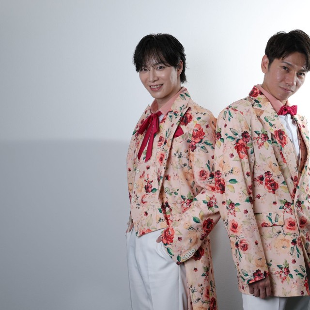 SHOW-WAの塩田将己（左）と山本佳志＝撮影・坂部計介