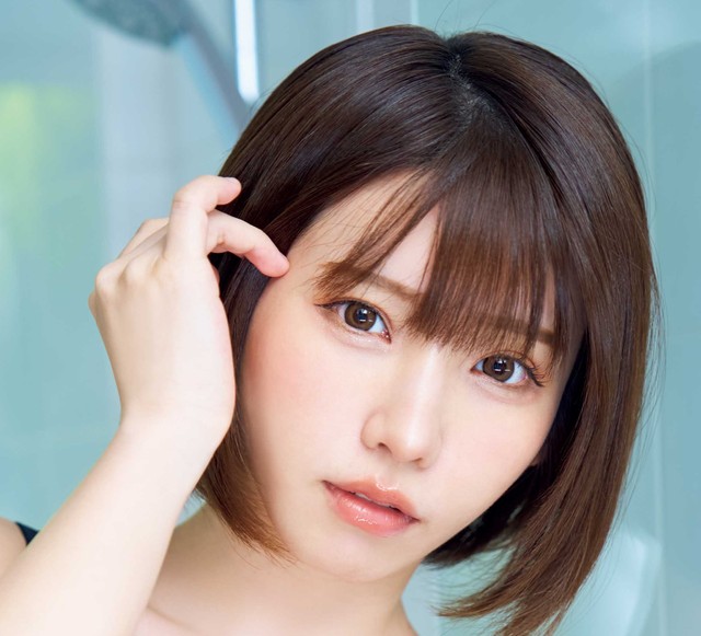 えなこ写真集『エピローグ』サインあり えなこ写真集『エピローグ』 【セブンネット限定特典：生写真 1