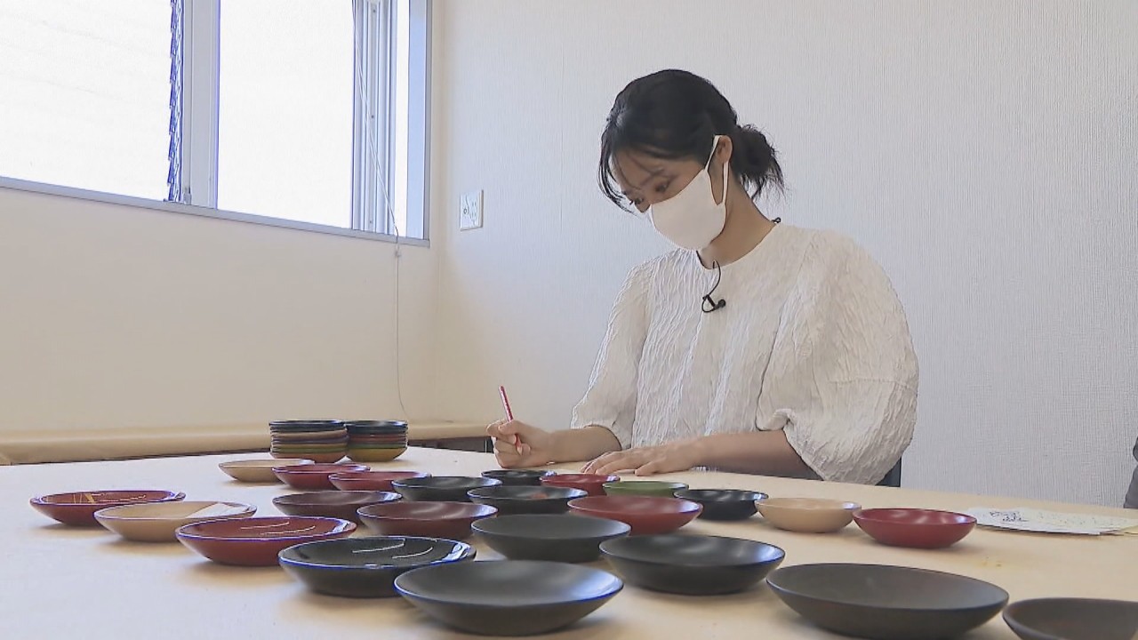 19日は敬老の日 「香川漆器」に「気持ち」を彫り込んで世界に1枚のお皿