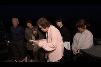 桂二葉探偵（右から2人目）が調査した「兵隊さんと少女セツコの文通」＝「探偵！ナイトスクープ」6月27日放送回よりⓒABCテレビ