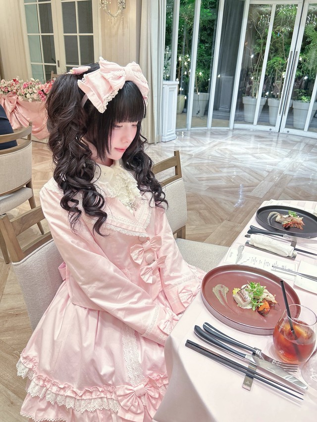 結婚式で着用した、ジャケットとジャボ付きブラウスの“当社比カチッとコーデ”／るぅさん（@Slowpoke_l0ve）提供