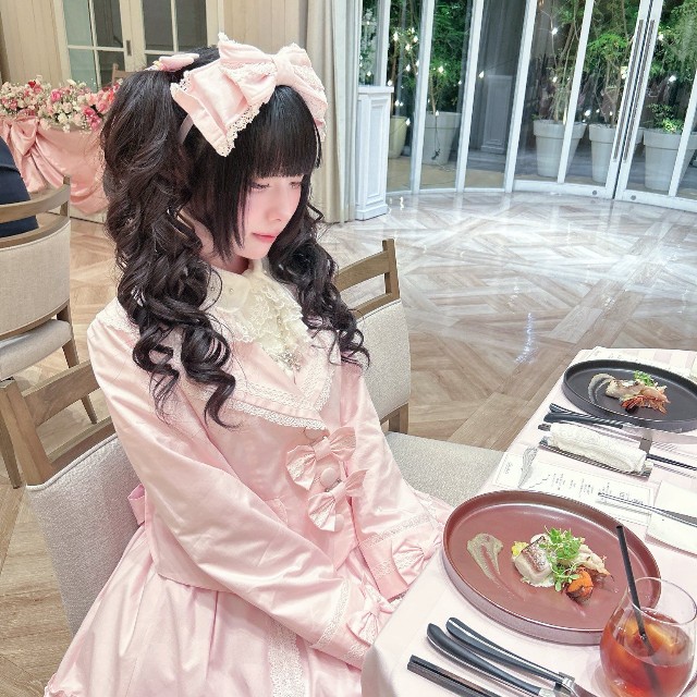 結婚式で着用した、ジャケットとジャボ付きブラウスの“当社比カチッとコーデ”／るぅさん（@Slowpoke_l0ve）提供